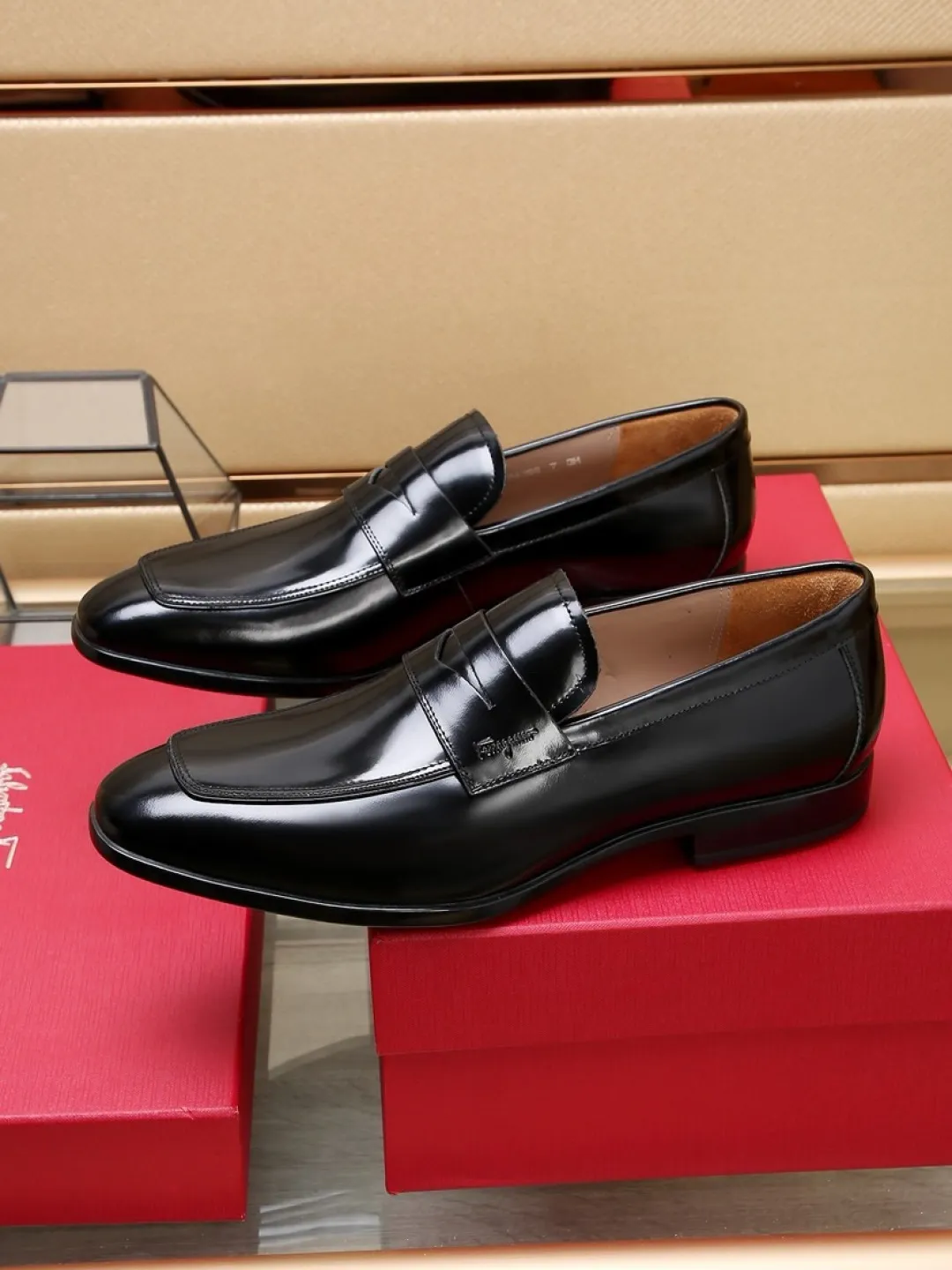 Factory P620💰🔥《Ferragamo》👏Latest•High-end top brand luxury~purchasing agent, top~quality. New fashionable business men's shoes🔜The uppers are made of original open-edge beaded cowhide➕cowhide·lining, with fine workmanship. The original stylish and soft combination wear-resistant and non-slip outsole is light and comfortable on the feet. The real thing looks better in real life. Size: 38/44